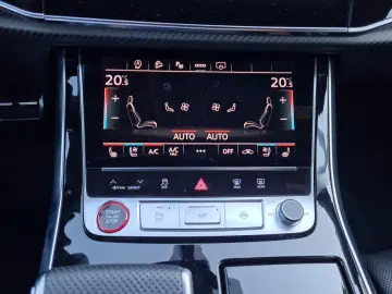 SQ7 4.0 TFSI quattro AHK Matrix B&O 7Sitze Pano