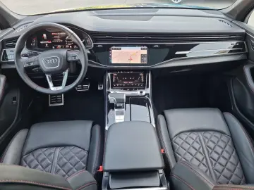 SQ7 4.0 TFSI quattro AHK Matrix B&O 7Sitze Pano