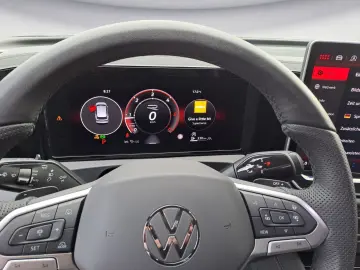 Tiguan R-Line 2.0 TDI DSG 4Motion *AHK*PANO*NAVI