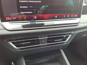 Tiguan R-Line 2.0 TDI DSG 4Motion *AHK*PANO*NAVI