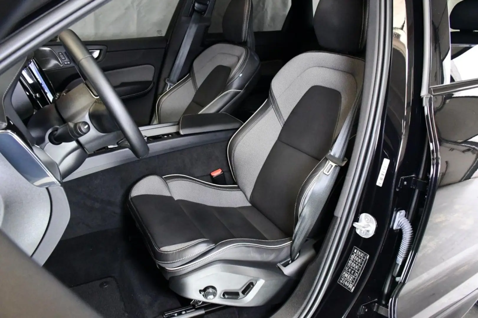 XC60 T6 Recharge Ultra Black AWD*ACC*HuD*PAN*360