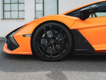 Revuelto *MY25 / AD PERSONAM / ARANCIO FUX*