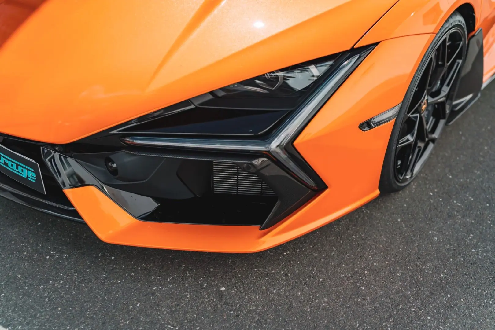 Revuelto *MY25 / AD PERSONAM / ARANCIO FUX*