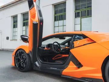 Revuelto *MY25 / AD PERSONAM / ARANCIO FUX*