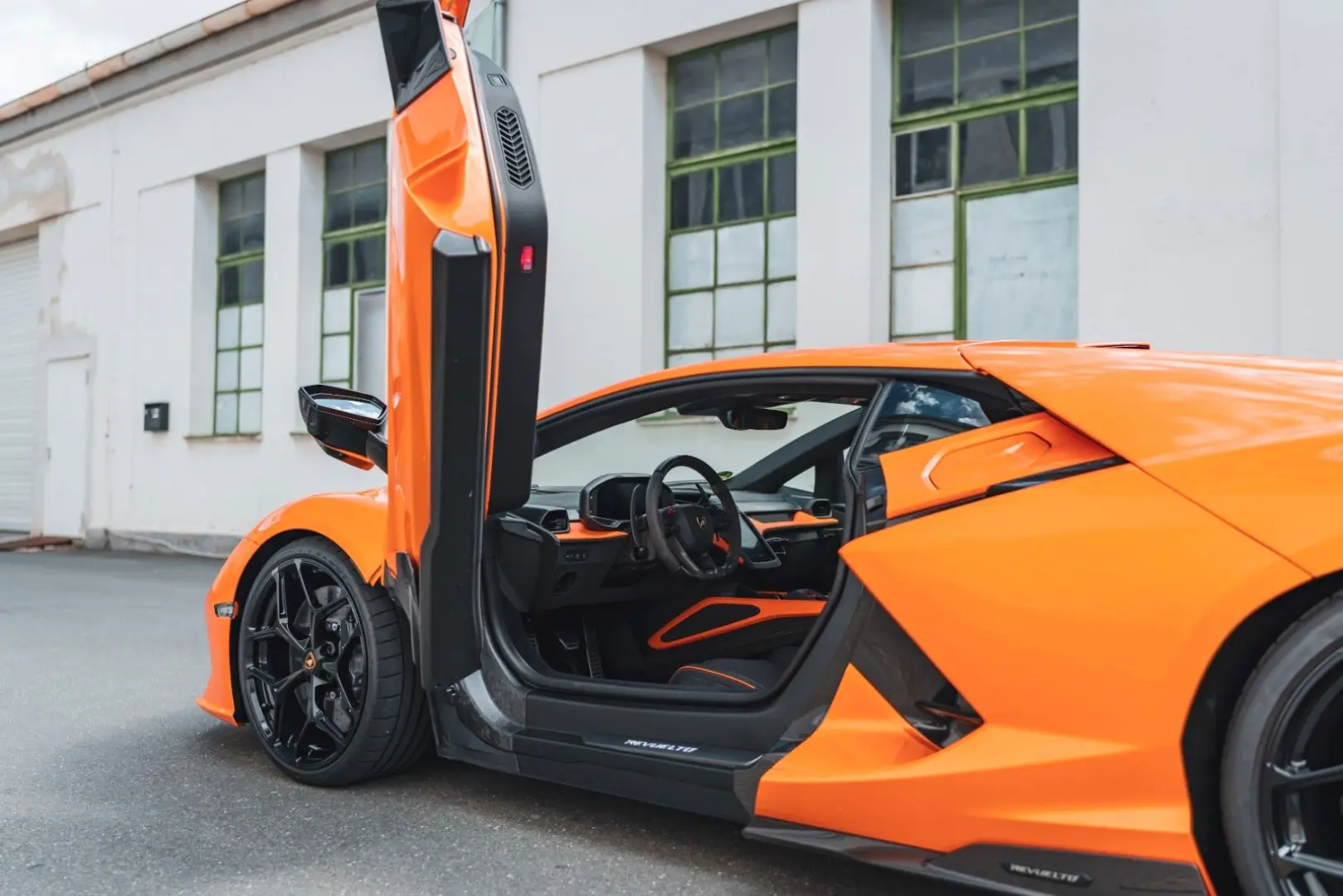 Revuelto *MY25 / AD PERSONAM / ARANCIO FUX*