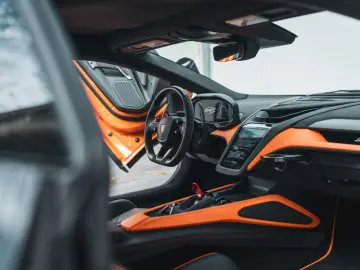 Revuelto *MY25 / AD PERSONAM / ARANCIO FUX*