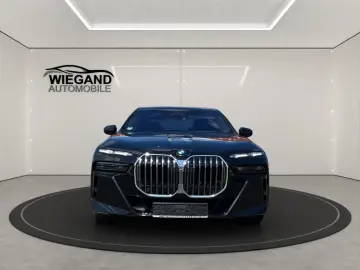 740d xDrive+M-SPORTPAKET+21-ZOLL+STANDHEIZUNG+