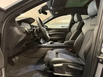 Q8 Sportback e-tron 50 quattro S line Edition