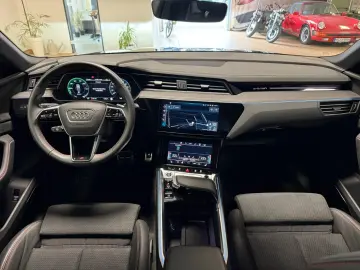 Q8 Sportback e-tron 50 quattro S line Edition