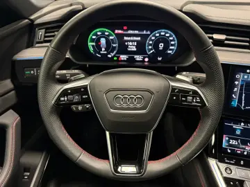 Q8 Sportback e-tron 50 quattro S line Edition