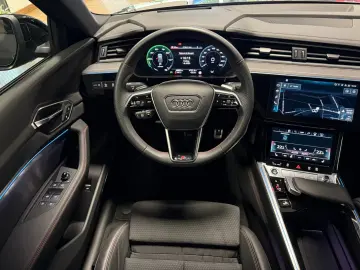 Q8 Sportback e-tron 50 quattro S line Edition