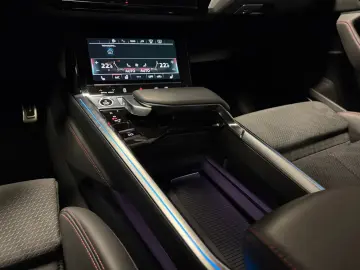 Q8 Sportback e-tron 50 quattro S line Edition