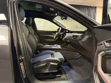 Q8 Sportback e-tron 50 quattro S line Edition