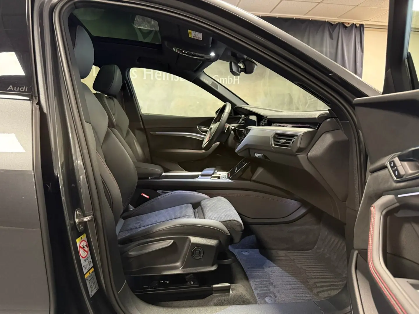 Q8 Sportback e-tron 50 quattro S line Edition