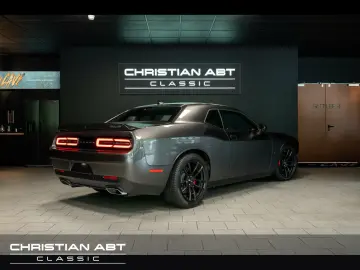 Challenger R/T 5.7 V8 HEMI T/A Package