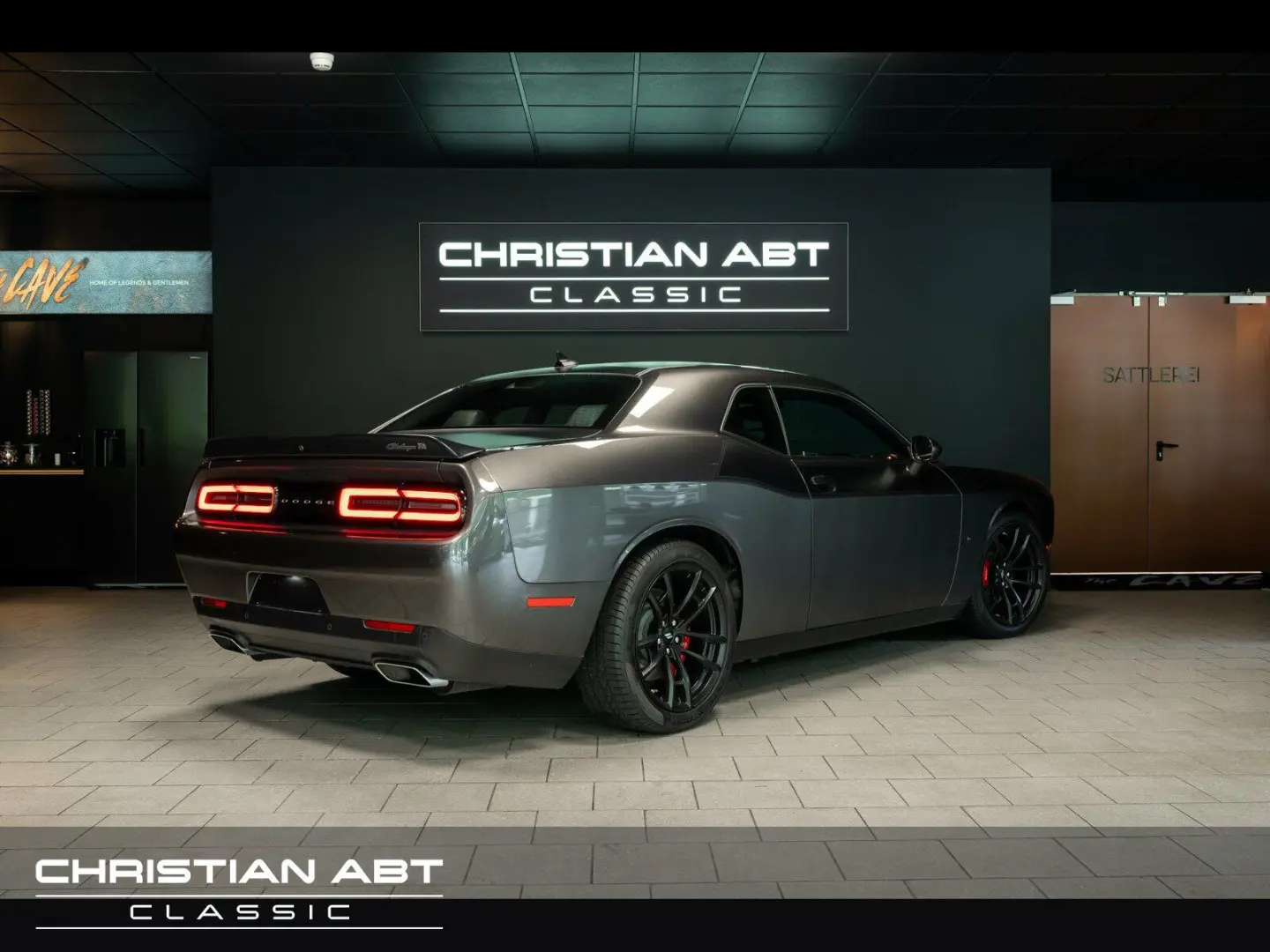 Challenger R/T 5.7 V8 HEMI T/A Package
