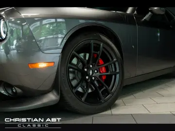 Challenger R/T 5.7 V8 HEMI T/A Package