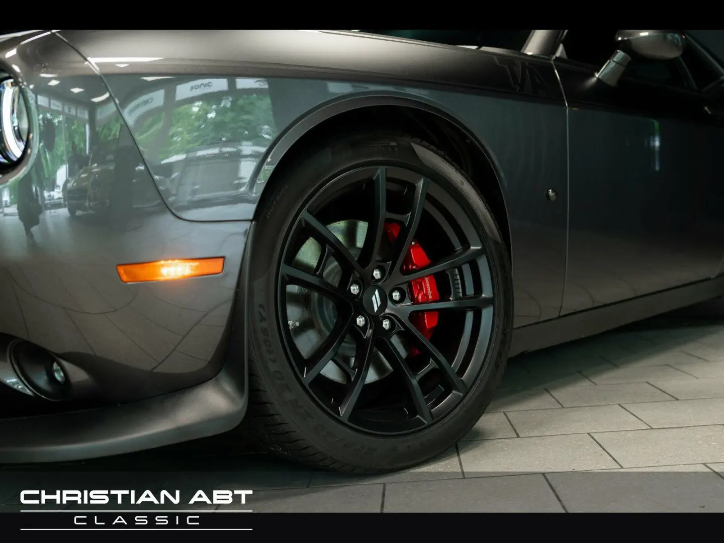 Challenger R/T 5.7 V8 HEMI T/A Package