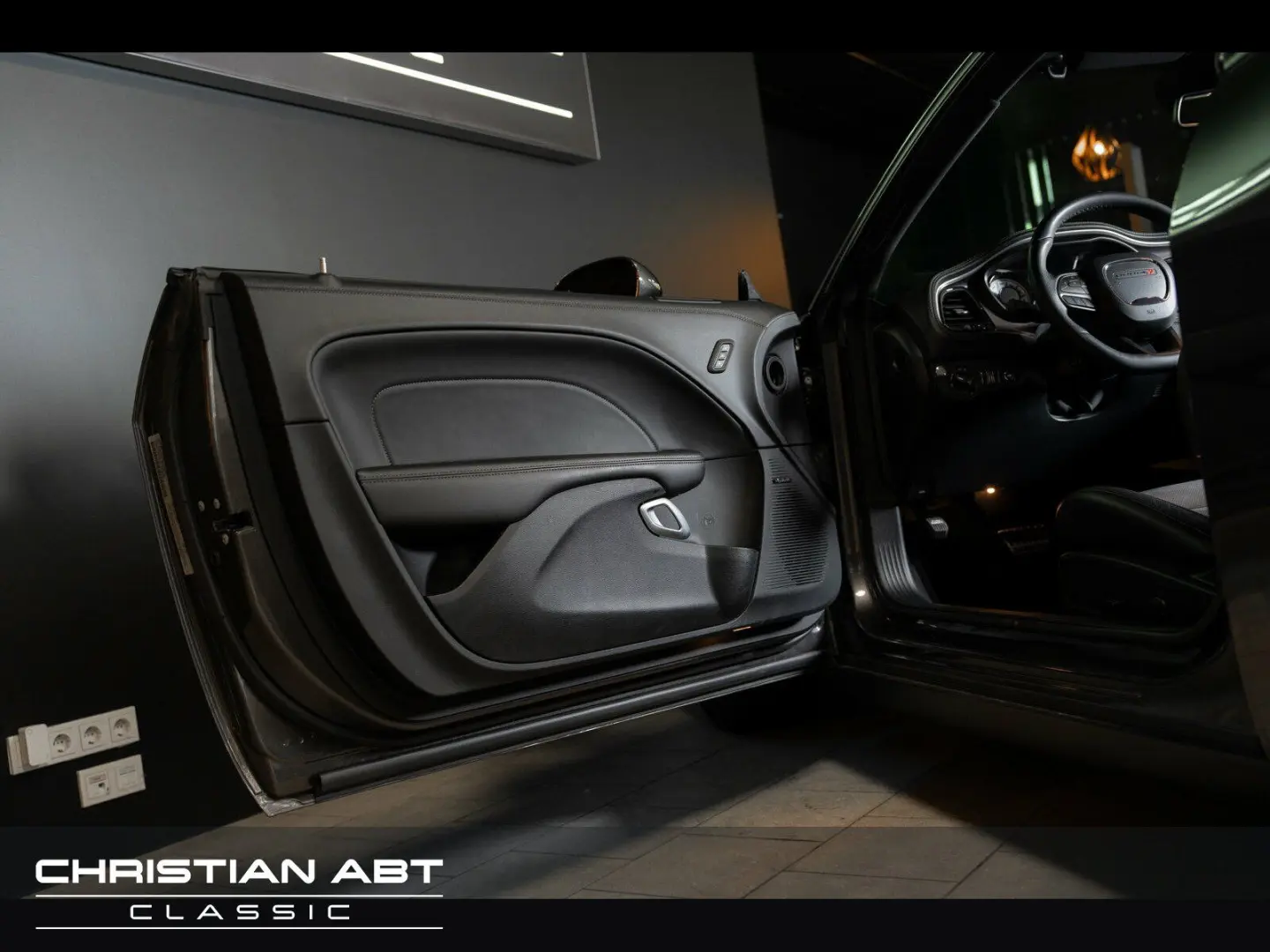 Challenger R/T 5.7 V8 HEMI T/A Package