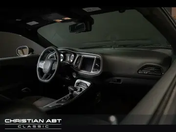Challenger R/T 5.7 V8 HEMI T/A Package