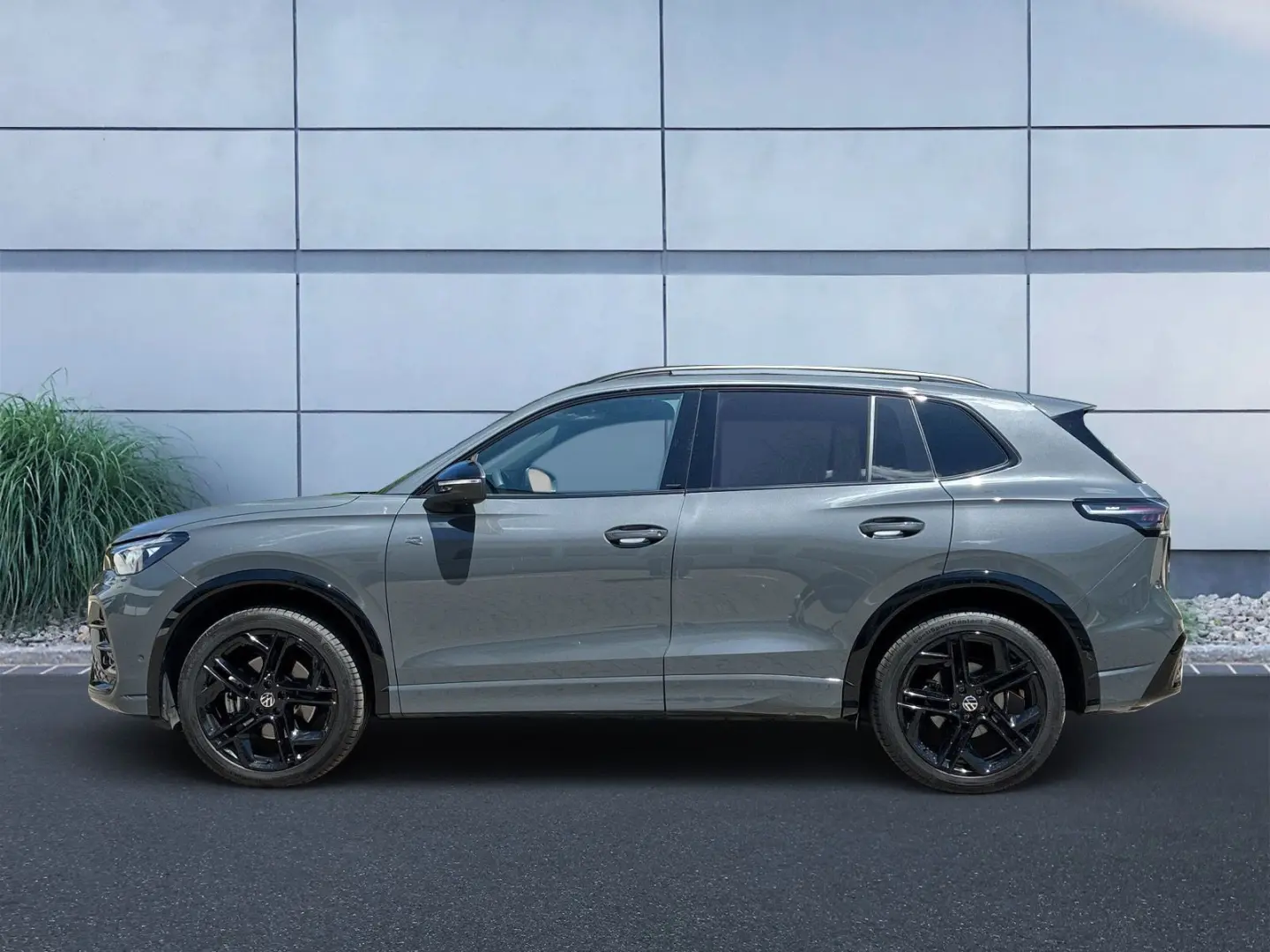 Tiguan R-Line 2.0 TDI 4M DSG*AHK*AreaView*HuD*Ke