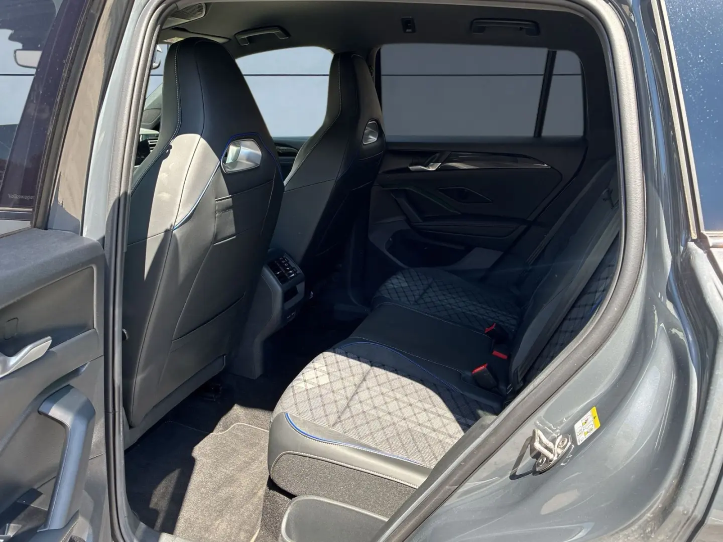 Tiguan R-Line 2.0 TDI 4M DSG*AHK*AreaView*HuD*Ke