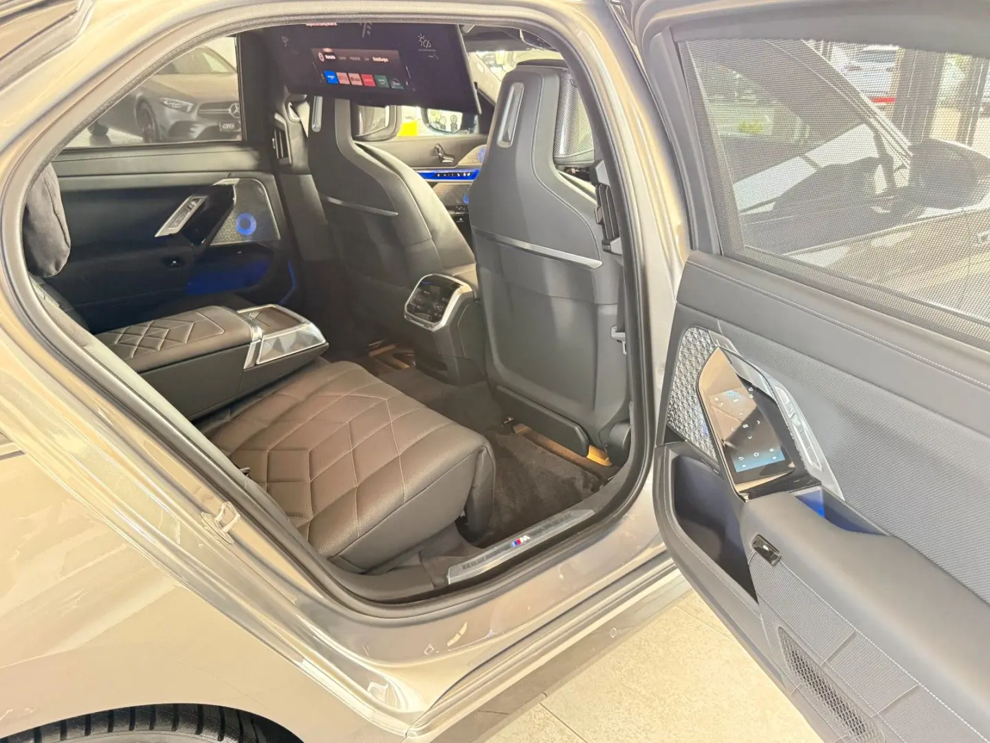 M760e*xDrive*Two*Tone*Individual*3xTV*SkyLounge*