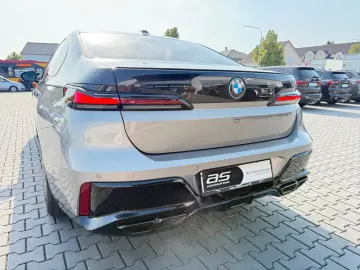 M760e*xDrive*Two*Tone*Individual*3xTV*SkyLounge*