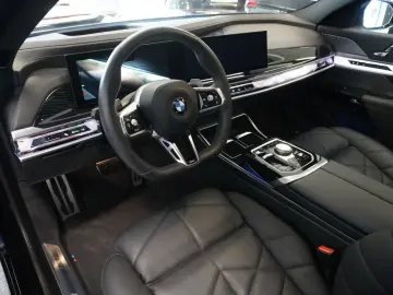 740 d xDrive Limousine Aut. Lang/M/Skyl./Kamera/