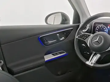 GLC 200 4M Avantgarde/9G/LED/Kamera/Navigation/