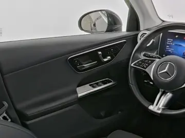 GLC 220 d 4M Avantgarde/LED/360°K/Panorama-D/AHK