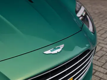 DB12 4.0 V8 | Iridiscent Emerald - Oxford Tan