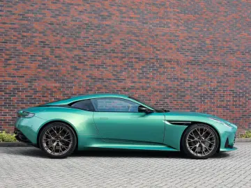 DB12 4.0 V8 | Iridiscent Emerald - Oxford Tan