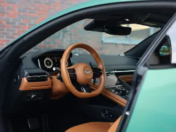 DB12 4.0 V8 | Iridiscent Emerald - Oxford Tan