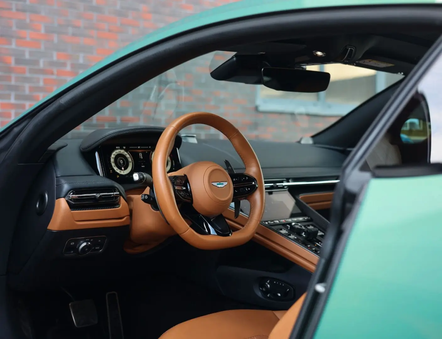 DB12 4.0 V8 | Iridiscent Emerald - Oxford Tan