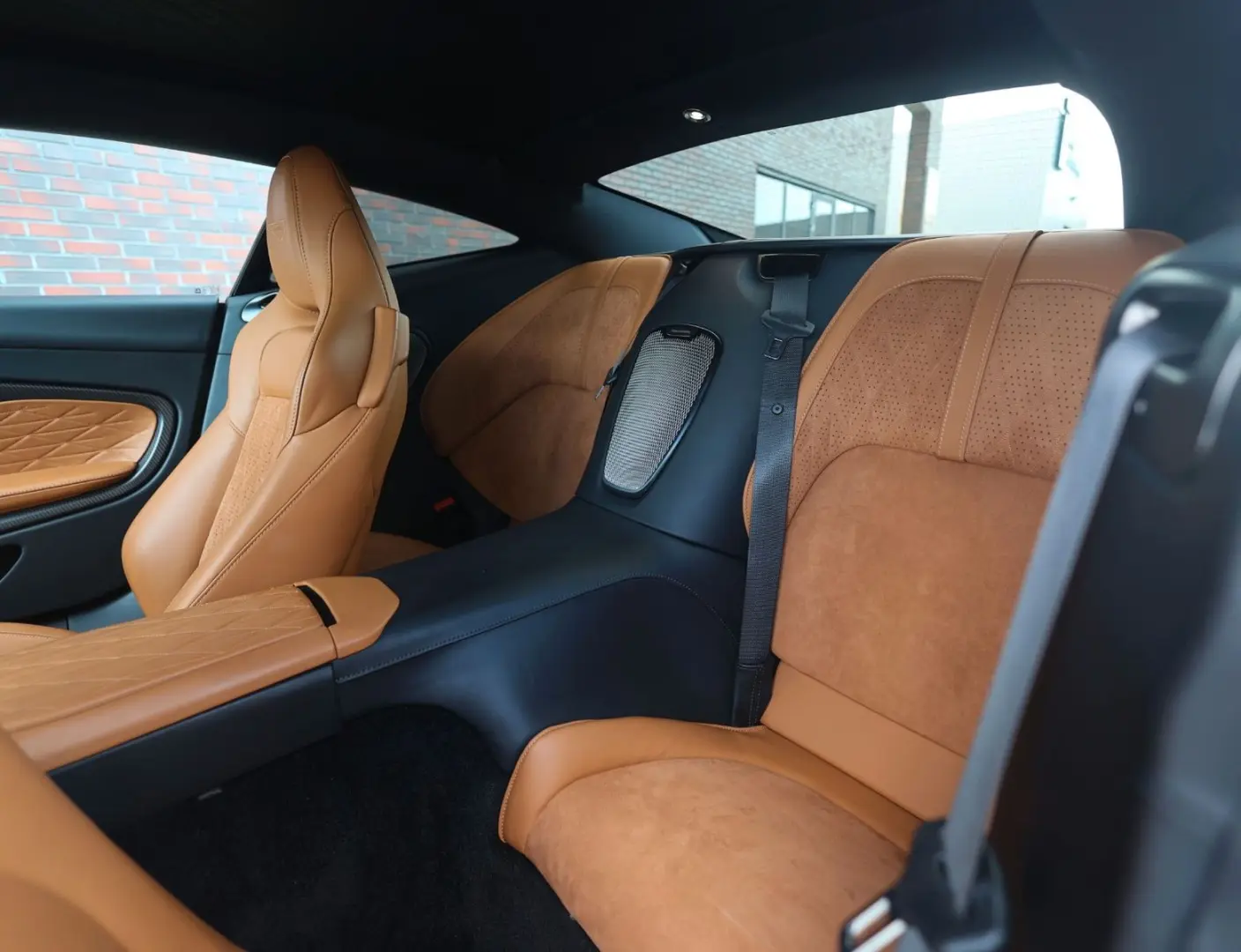 DB12 4.0 V8 | Iridiscent Emerald - Oxford Tan