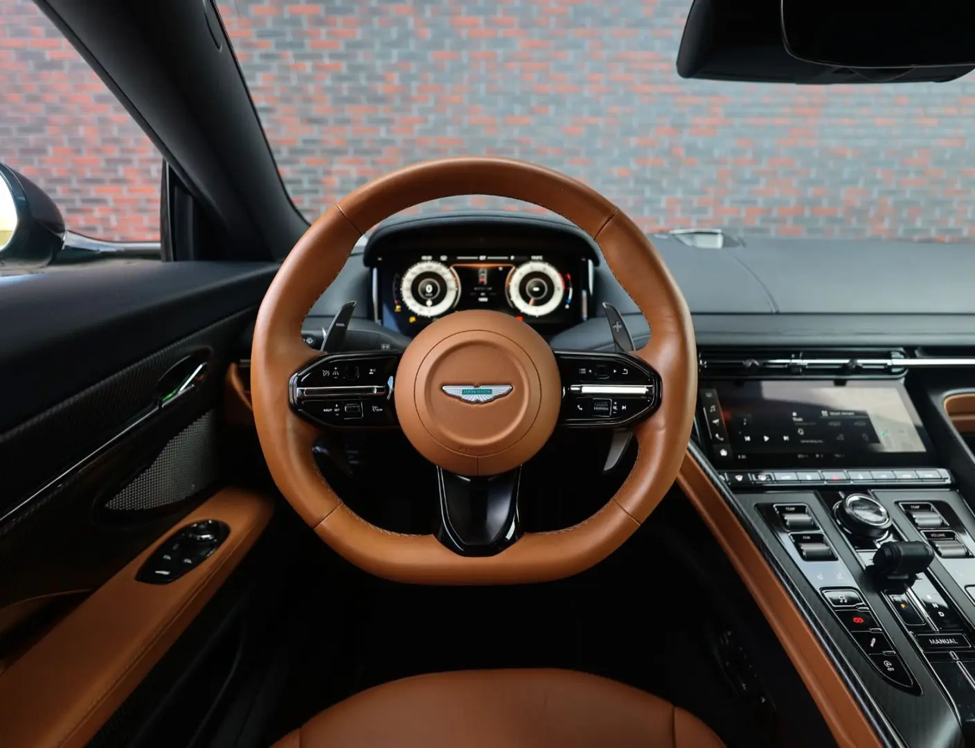 DB12 4.0 V8 | Iridiscent Emerald - Oxford Tan