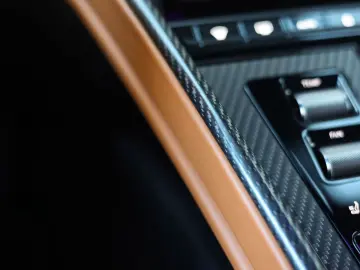 DB12 4.0 V8 | Iridiscent Emerald - Oxford Tan