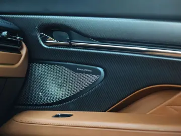 DB12 4.0 V8 | Iridiscent Emerald - Oxford Tan