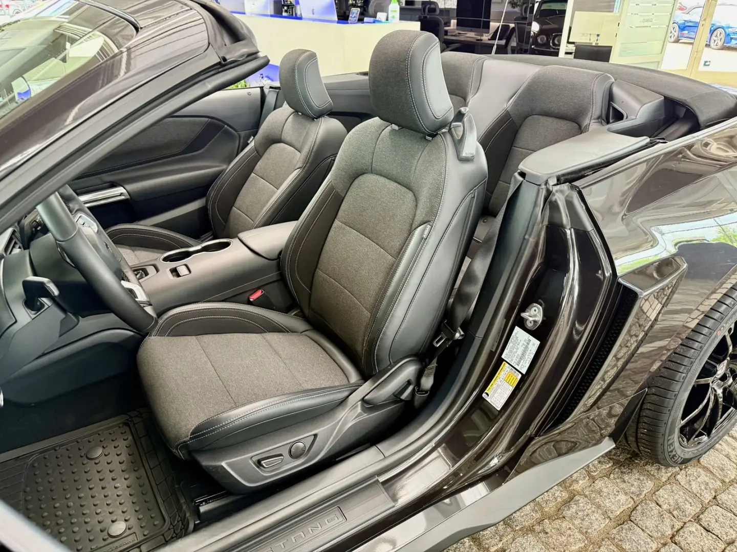 Mustang 2,3 EcoBoost Cabrio Autom. + Garantie