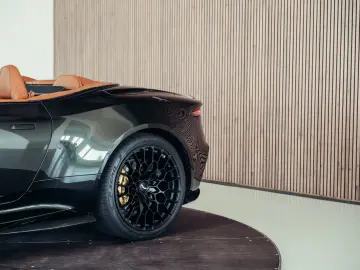 DBS 770 Ultimate Volante, Minotaur Green, MwSt.