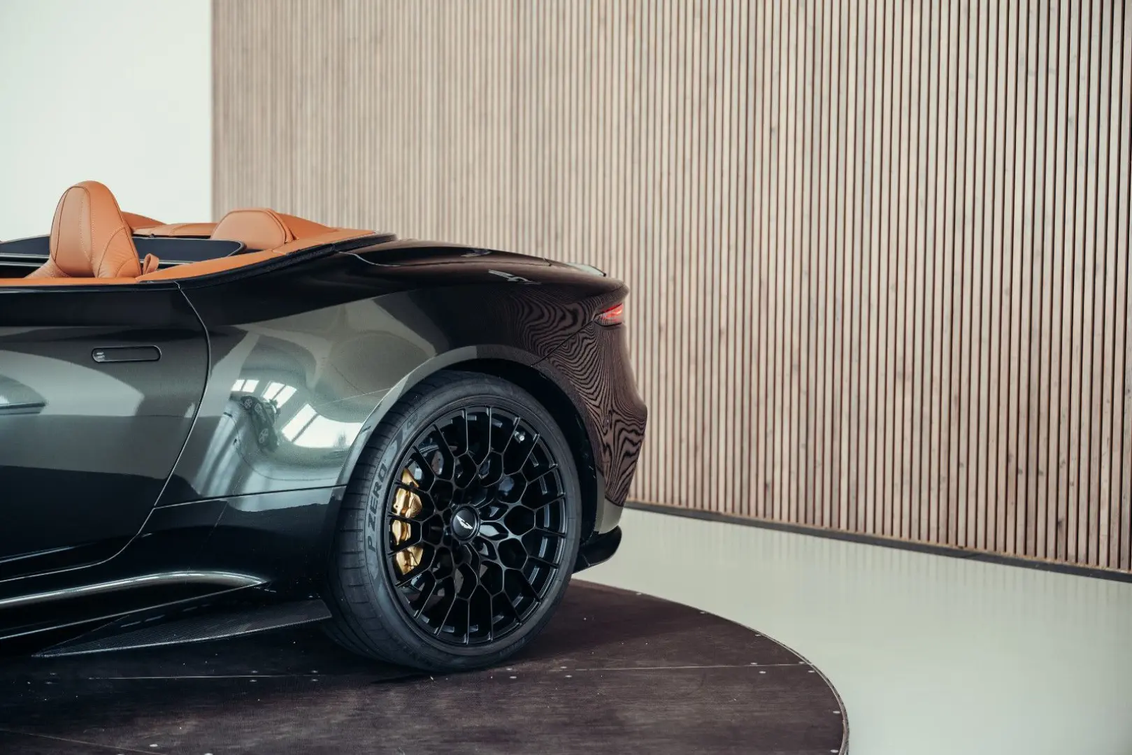 DBS 770 Ultimate Volante, Minotaur Green, MwSt.