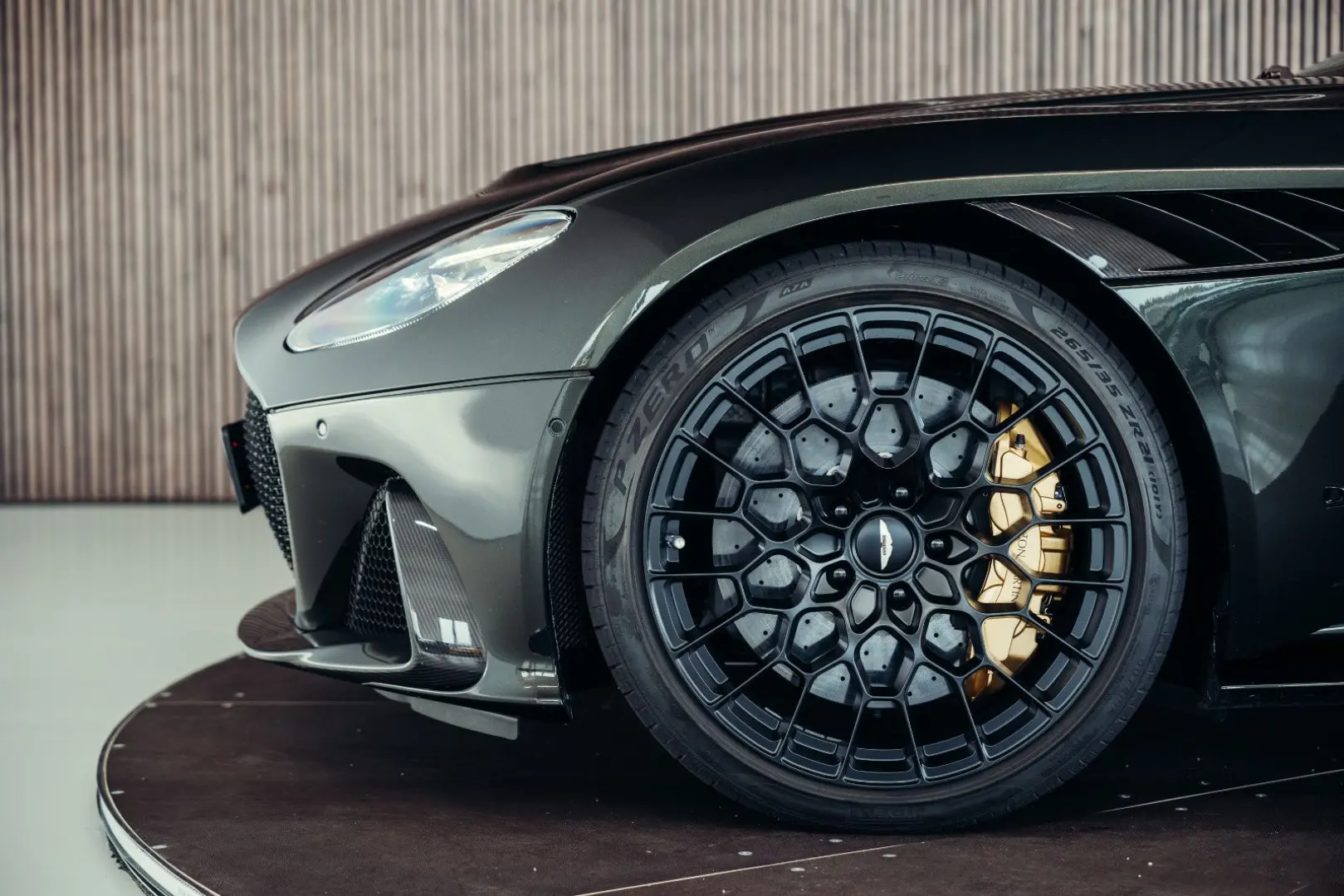 DBS 770 Ultimate Volante, Minotaur Green, MwSt.