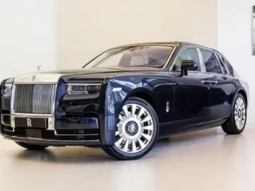 ROLLS-ROYCE Phantom SWB W12 420 KW (571HP)