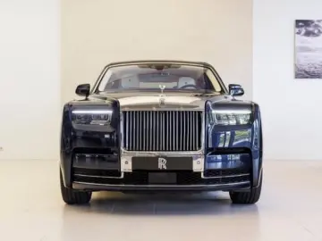 ROLLS-ROYCE Phantom SWB W12 420 KW (571HP)