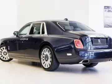 ROLLS-ROYCE Phantom SWB W12 420 KW (571HP)