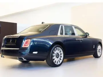 ROLLS-ROYCE Phantom SWB W12 420 KW (571HP)