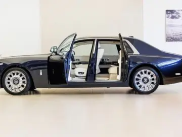 ROLLS-ROYCE Phantom SWB W12 420 KW (571HP)