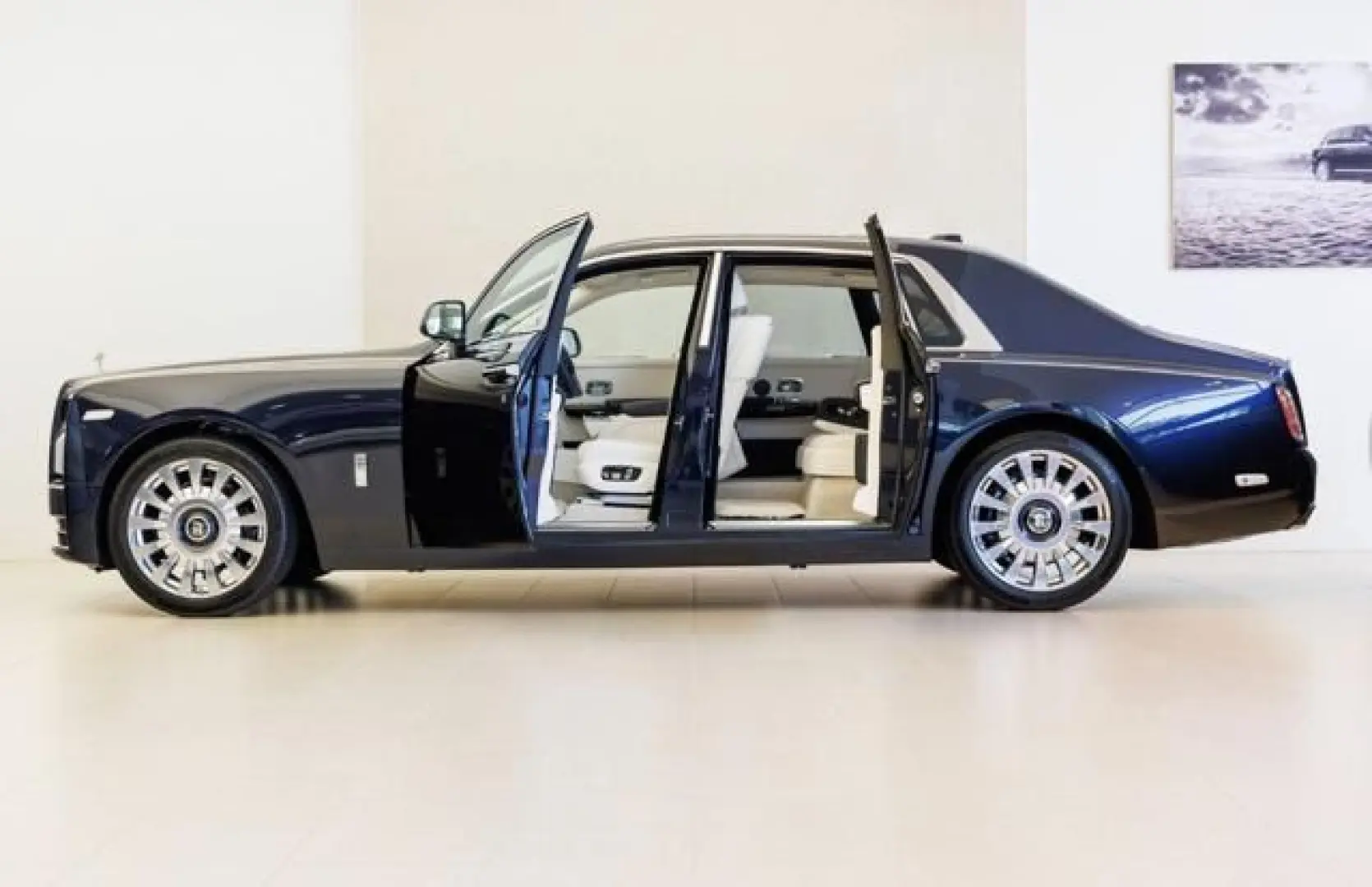 ROLLS-ROYCE Phantom SWB W12 420 KW (571HP)