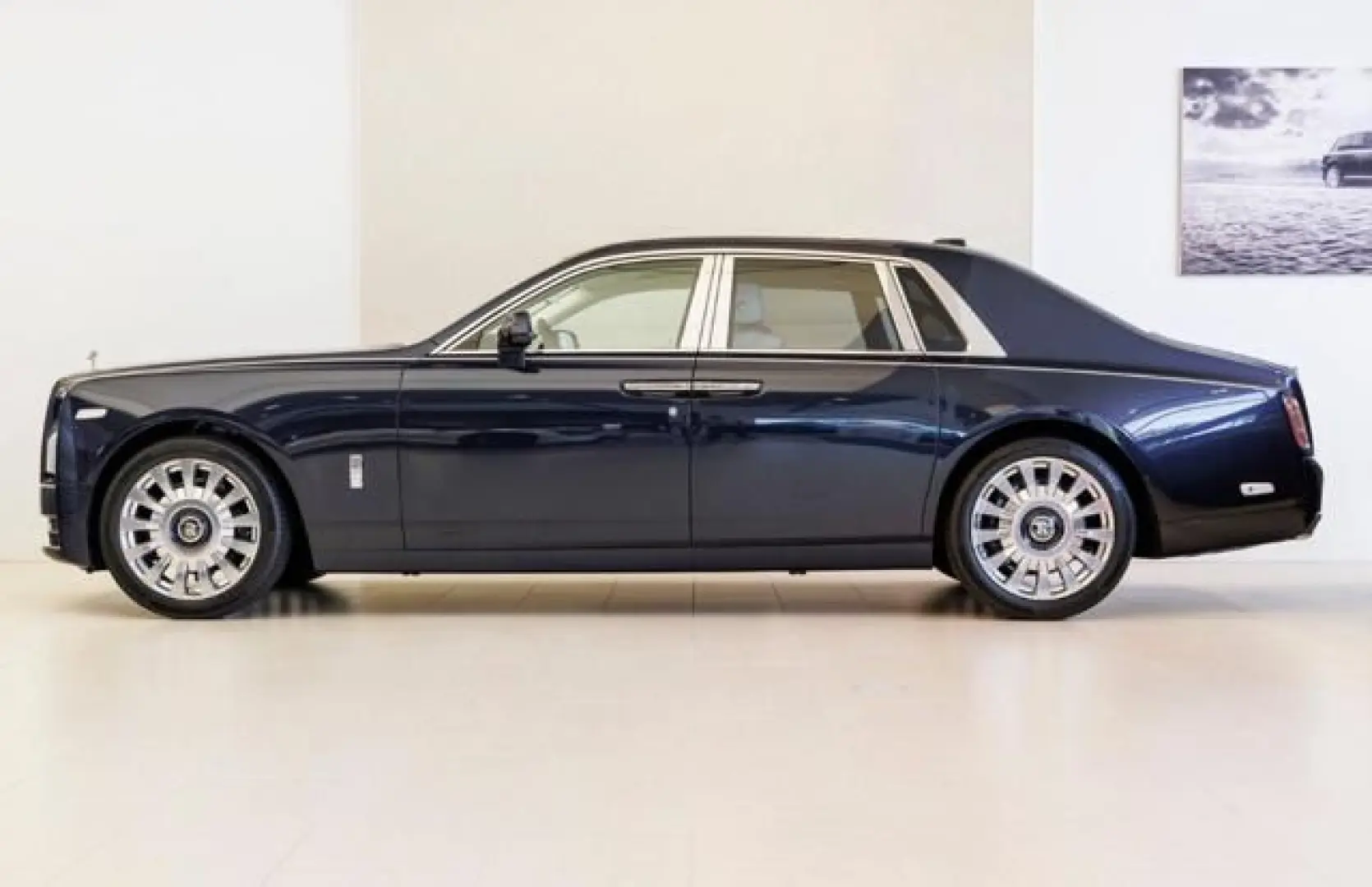 ROLLS-ROYCE Phantom SWB W12 420 KW (571HP)